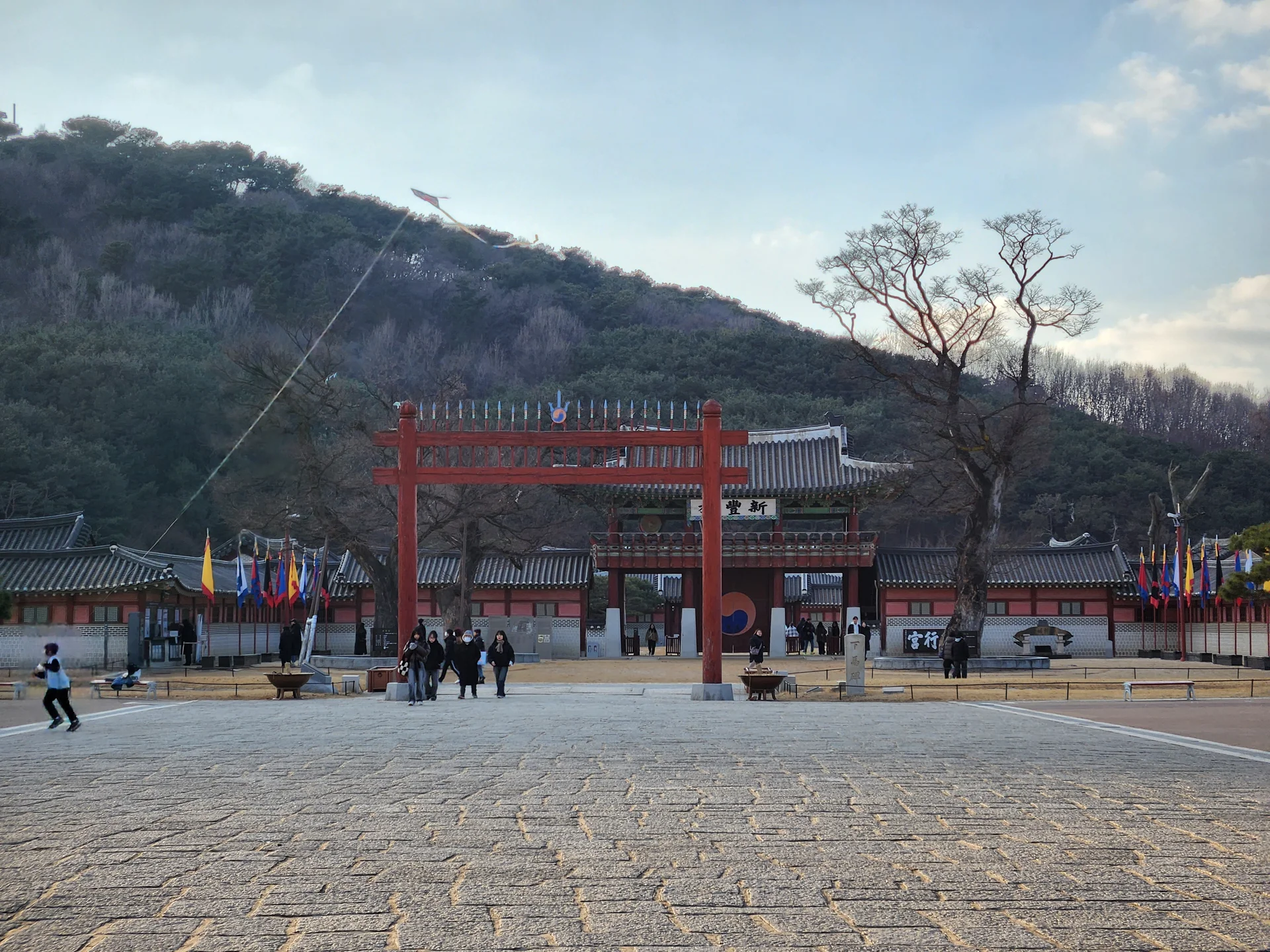 Sinpungnu gate and Hwaseong Haenggung Square in Suwon